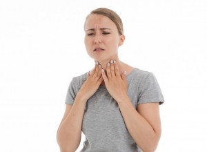 Ovo su SIMPTOMI raka grla: Često mešaju sa infekcijom gornjih disajnih puteva