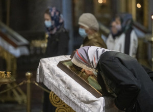 Da li se KRSTITE kada prolazite pored crkve? Sveštenik objašnjava da li je u pitanju PRIMITIVIZAM ili hrišćanski čin