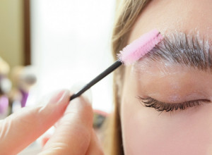 BROW LAMINATION je svetski trend među damama: Kozmetičarka za Najženu otkriva kako da vam obrve izgledaju GUŠĆE i PRIRODNE na bezbolan i neinvazivan način