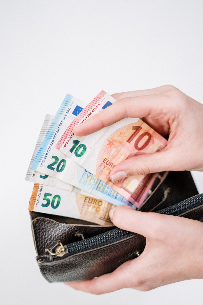 Izbacite NEGATIVNU energiju iz svog novčanika: Privucite više PARA, tajna je u OVOJ efikasnoj metodi