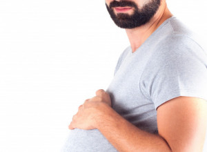 "Moj muž izgleda kao TRUDNICA u devetom mesecu": Ljudi bulje i pokazuju PRSTOM U NJEGA, a evo šta mu se desilo!