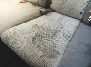 Mislili smo da ne mogu da se OČISTE: Ova žena je sve oduševila TRIKOM za pranje AUTOMOBILSKIH SEDIŠTA!