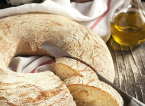 Mekani SICILIJANSKI HLEB sa maslinama i paradajzom: Dovedite Italiju na svoju trpezu