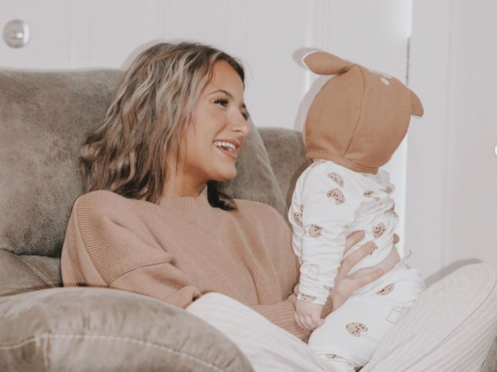 "Znala sam da je ROĐENA da bude DIVA" Mama je osmomesečnu BEBU odvela na takmičenje lepote, a sad je svi napadaju!