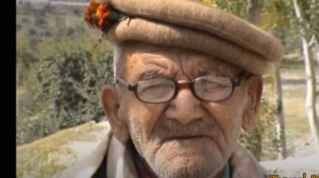 Doživeo je 104 godine, a ovo je njegova tajna za dug i srećan život: Ovo povrće i voće obavezno jedite