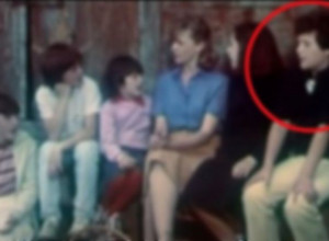 Neki ODMAH prepoznaju našu glumačku legendu: Kao dečak je gostovao u "Pričama iz Nepričave", ovo pojavljivanje se ne može naći u njegovoj filmografiji