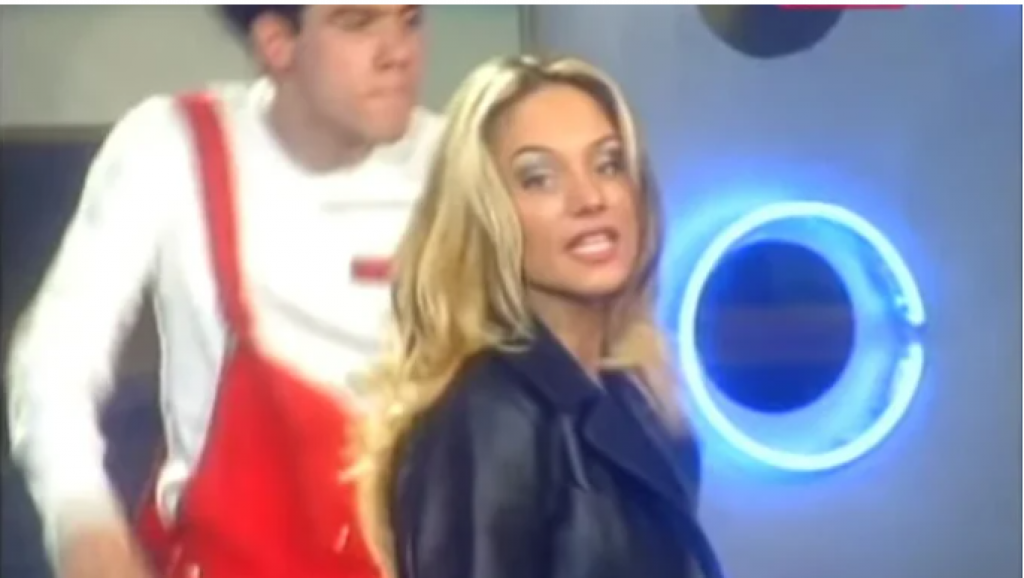 Na vrhuncu KARIJERE je nestala sa javne scene: Dvadesetih je bila prava ZVEZDA, njen VANVREMENSKI HIT se i danas peva, a evo gde je sada i kako izgleda!