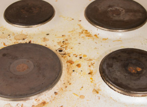 Rešite se masnih fleka sa šporeta: Potreban vam je samo jedan predmet koji imate u kući i ringle će blistati kao nove