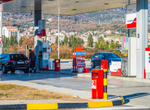 POJEFTINILO GORIVO U GRNOJ GORI: Cena litra BMB 98 biće niža za čak osam centi