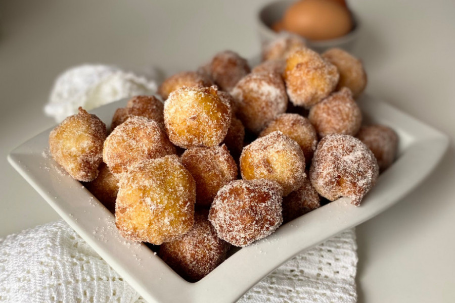 Bakin recept za FRITULE raspametio je sve: BRZO i JEDNOSTAVNO napravite desert vašeg DETINJSTVA