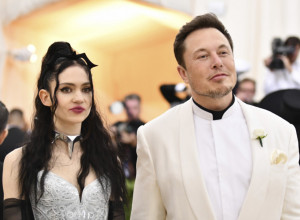 Elon Mask dobio OSMO DETE sa 17 godina mlađom pevačicom: Surogat majka im rodila ćerku, a kad čujete ime devojčice, NEĆE VAM BITI DOBRO!