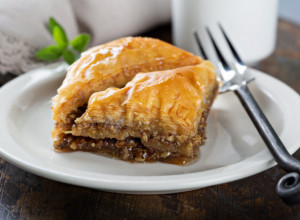 Recept za BAKVALU sa kremom po želji: Svi će se oduševiti koliko je UKUSNA ova prava ZIMSKA poslastica!