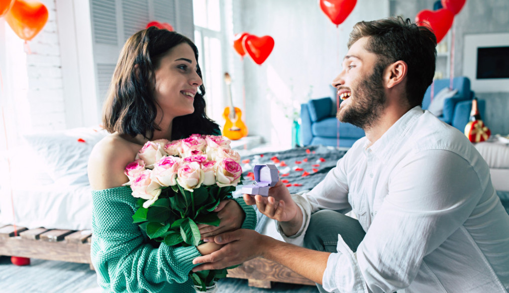Veliki LJUBAVNI horoskop za AVGUST: Oni se do ušiju ZALJUBLJUJU, a OVIM znakovima će PRIJATELJI zabiti NOŽ u leđa