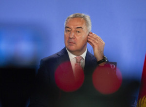 POČELA IZBORNA TIŠINA U CRNOJ GORI U PONOĆ: Ko od kandidata ima najveće šanse da pobedi Đukanovića?