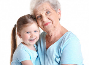 TVRDE da je previše SEBIČNA: Baka je prihvatila da čuva UNUKE, ali je tražila NOVČANU NAKNADU!