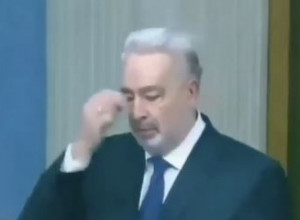 UMESTO ZDRAVKA ZELENA MRLJA? Prekrečena freska sa likom Krivokapića?