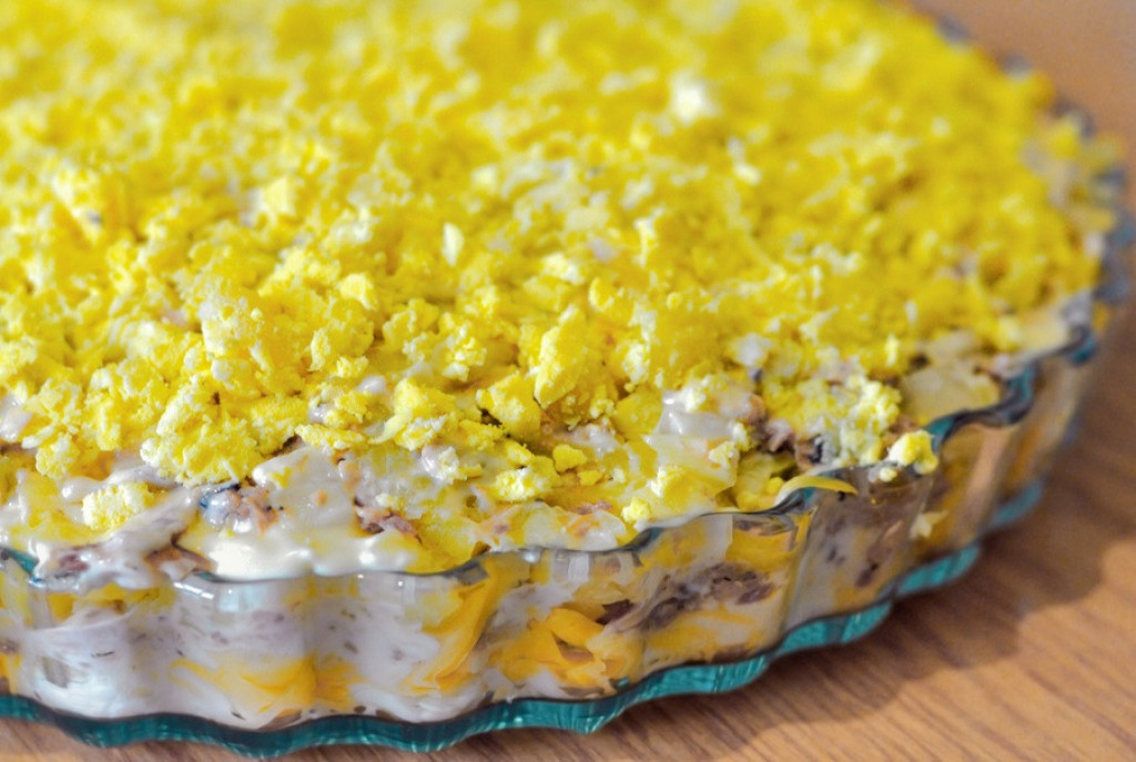 Najjednostavnija MIMOZA SALATA: Pravi recept za ČUVENO jelo koje svi volimo