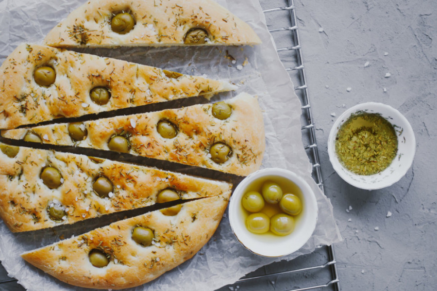 Originalni recept za FOKAČU: Testo je mekano i hrskavo, a može se jesti uz BILO ŠTA
