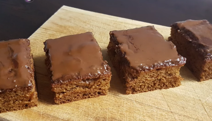 Recept za MEDENO srce: Kolač koji SVIMA uspeva, a čiji MIRIS vraća u detinjstvo