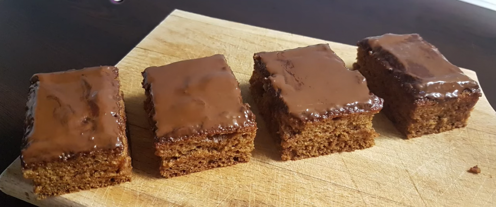 Sočan KOLAČ koji deca OBOŽAVAJU: Recept za MEDENO SRCE svi žele, poslatica UVEK nestane sa stola
