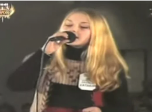 DA LI JE PREPOZNAJETE? Danas važi za jednu od najlepših pevačica na estradi, a evo kako sada izgleda! Šokantna promena!