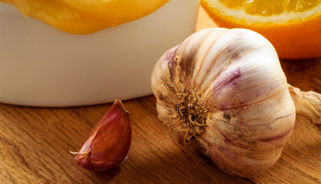 Ruski kardiolog otkrila ko SME da jede BELI LUK: Iako je zdrav, može da bude ŠTETAN za OVU grupu ljudi