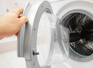 "Šokirana sam KOLIKO ljudi ovo nije znalo": Žena UKAZALA na grešku koji svi prave pri PRANJU VEŠA, od toga mašina slabi