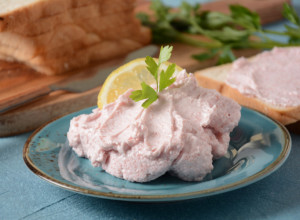 Napravite PREDIVNU posnu paštetu od sardine za samo DVA minuta
