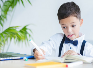 Da li znate zašto islazite JEZIK kada se koncentrišete da uradite nešto rukama?