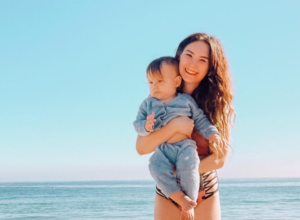 Alisa gaji dete kao VEGANA i pušta ga da SPAVA kad god želi: Šokirani roditelji su je pitali šta dete radi dok oni SPAVAJU, a evo šta je ona odgovorila!