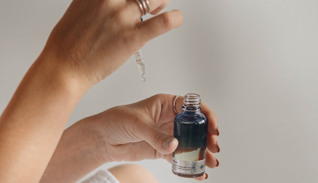 Retinol je mnogima ključan proizvod u nezi kože: Evropska Unija ramatra da ga zabrani, žene u panici