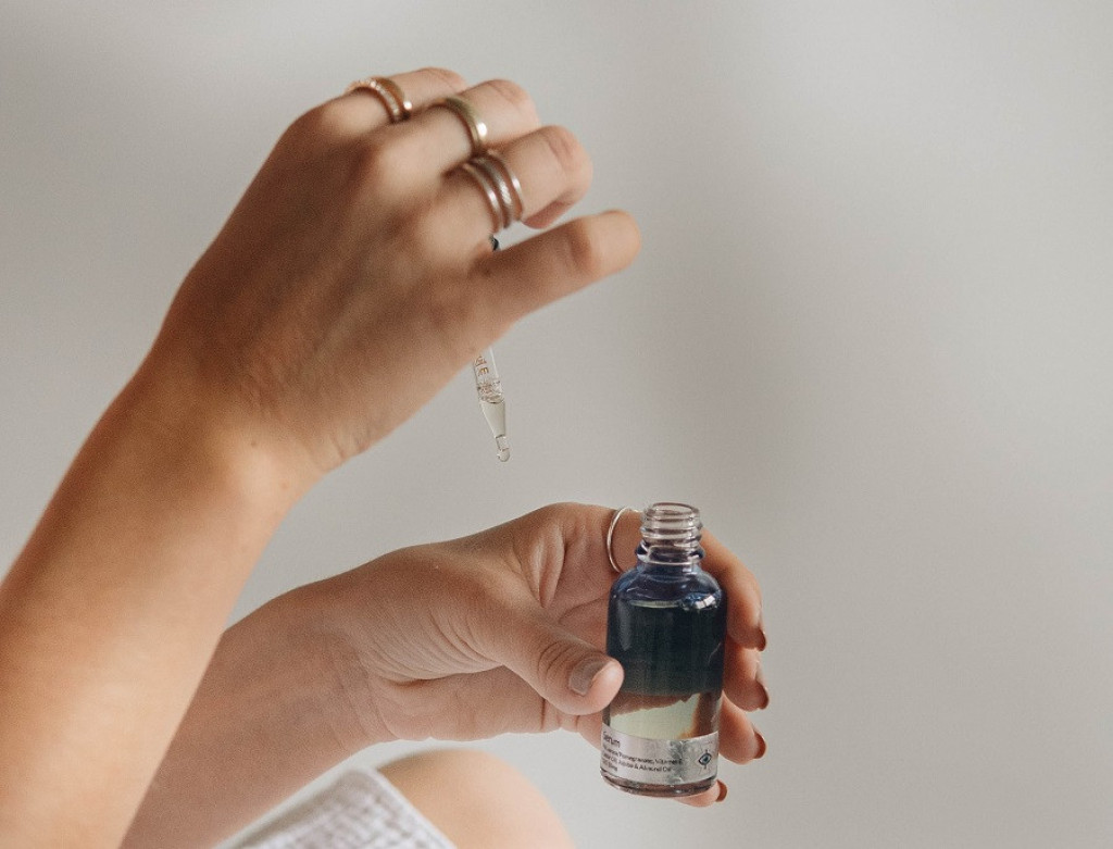 Retinol je mnogima ključan proizvod u nezi kože: Evropska Unija ramatra da ga zabrani, žene u panici