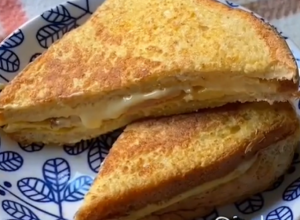 Doručak koji je sve OSVOJIO: Tostirana JAJA će postati vaš najomiljeniji SENDIČ ikada