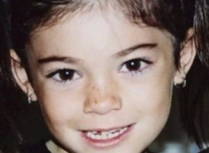 Od PEGAVE devojčice do ATRAKTIVNE starlete: Nikad niko je ne bi PREPOZNAO, odrastanje pred kamerama joj NIJE naškodilo