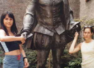 Prepoznajete li SRPSKU GLUMICU? Objavila je sliku staru 20 GODINA, nije se mnogo promenila