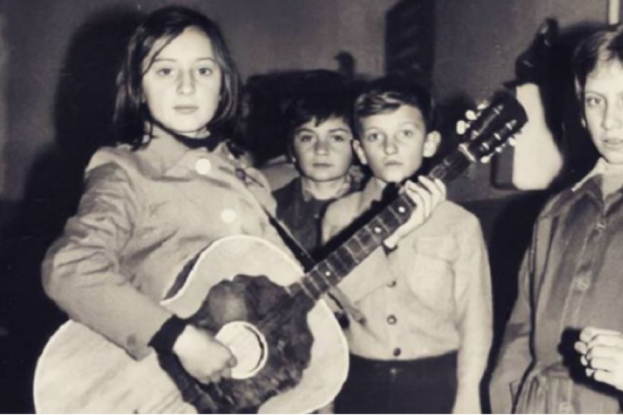 I DANAS SVI PEVAJU NJENE HITOVE Imala je skromne muzičke želje u detinjstvu, a onda je postala NAJBOGATIJA SRPSKA folk pevačica