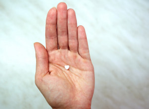 DLANOVI otkrivaju manjak GVOŽĐA u organizmu: Uradite ovaj jedostavan test i saznajte da li ste ANEMIČNI