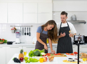Najbizarniji SASTANAK: "Terao me je da kuvamo ZAJEDNO, a nije mi dozvolio da JEDEM"
