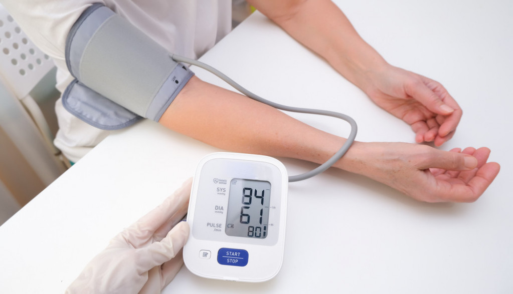 Kardiolog detaljno objasnio: Evo na kojoj ruci treba meriti pritisak, da bi rezultat bio tačan