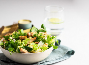 Cezar salata na DRUGAČIJI način: Zamenili smo paradajz OVIM sastojkom i dobili SIMFONIJU UKUSA!