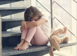 Ovo je MAJKA iz PAKLA: Ćerku naterala da pre svoje 18. godine spava sa 1.800 MUŠKARACA