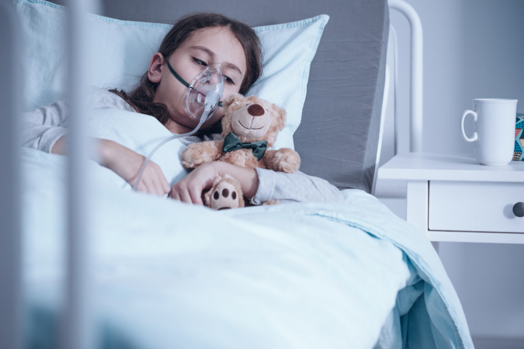 NEPOZNATI VIRUS hara među decom: Bolnice su pune u SRBIJI,  mnogi imaju STOMAČNE tegobe, evo zašto bi roditelji trebalo da obrate pažnju!