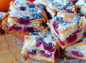Ovaj kolač je ponovo u TRENDU: Starinska poslastica sa VIŠNJAMA se sprema za ČAS!