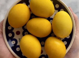 Samo se na OVAJ način dobija INTENZIVNO ŽUTA boja za jaja: Pomešajte OVAJ začina sa vodom, rezultat je neverovatan
