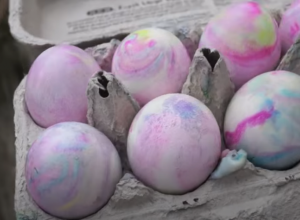 Tehnika FRABANJA JAJA: Ovog USKRSA će biti apsolutni HIT, bez HEMIJE prirodnim putem do SAVRŠENIH boja