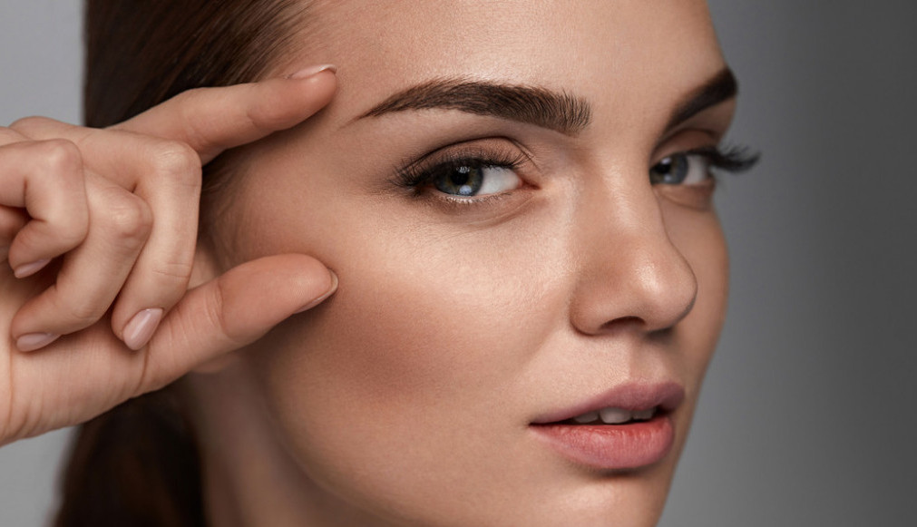 Napravite sami SERUM za obrve: Jedan sastojak je KLJUČAN, žene tvrde da od toga RASTU kao iz vode!