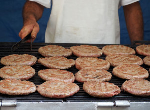 Originalan recept sa juga Srbije: Napravite pravu LESKOVAČKU PLJESKAVICU