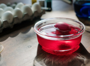 Svi se SVAKE godine pitaju KADA se farbaju jaja: Verovanje kaže da se na VELIKI PETAK ništa ne radi, a evo šta je STVARNO TAČNO