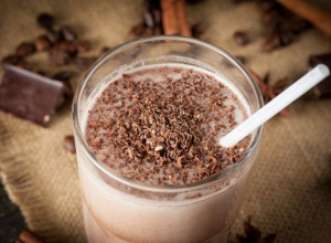 Pijte SVAKO jutro ovaj napitak sa 2 sastojka: Nataloženi TOKSINI i PARAZITI iz creva nestaju u rekordnom roku