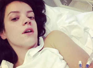 Pevačica je nakon DESETOČASOVNOG porođaja rodila MRTVO dete: "Mogla sam da vidim bebinu glavu između nogu"